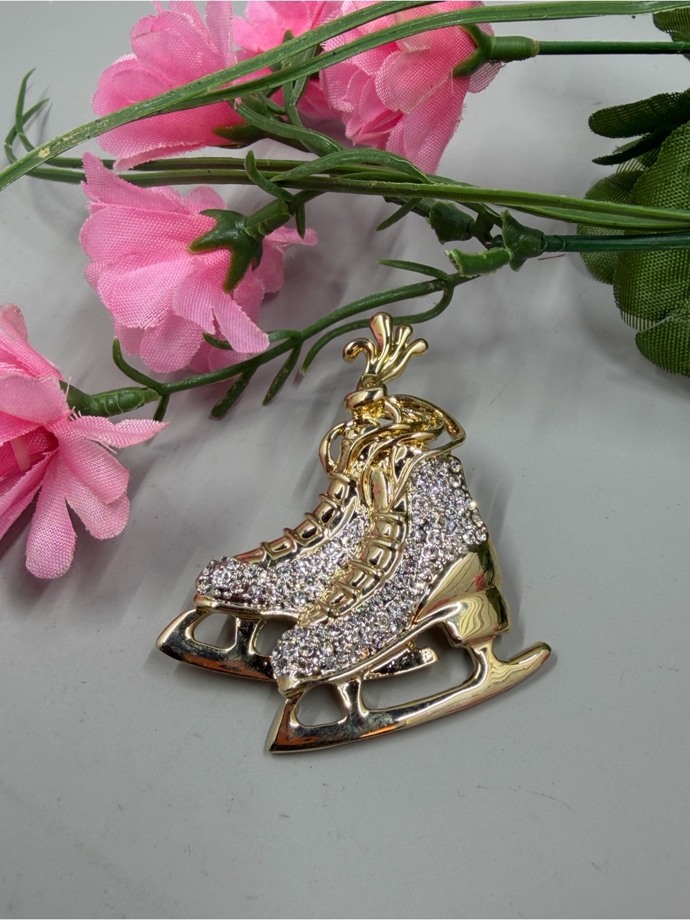Gorgeous Sparkly Genuine Crystal and Gold Plated Vintage Skate Brooch